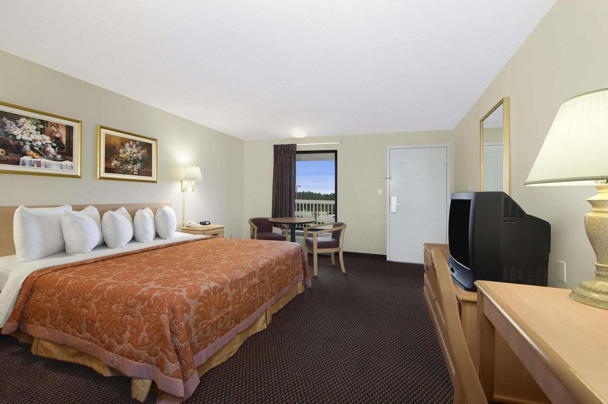 Howard Johnson By Wyndham Valdosta Exterior photo